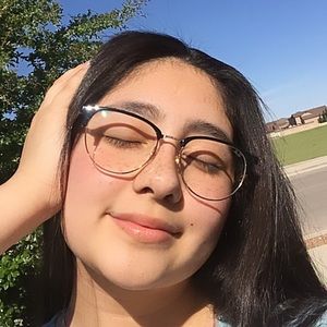 Meet your Posher, Mia